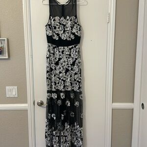 Nicole Miller - size 8 Black and White Floral gown